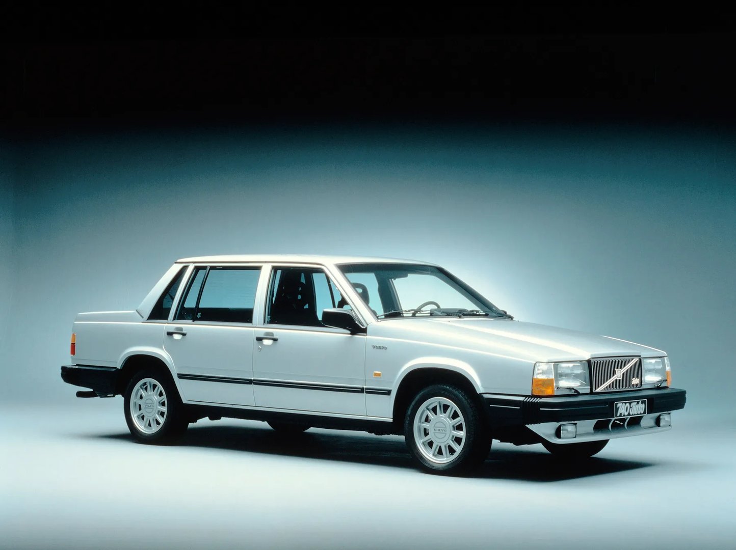 Volvo 740 1 generation  Sedan