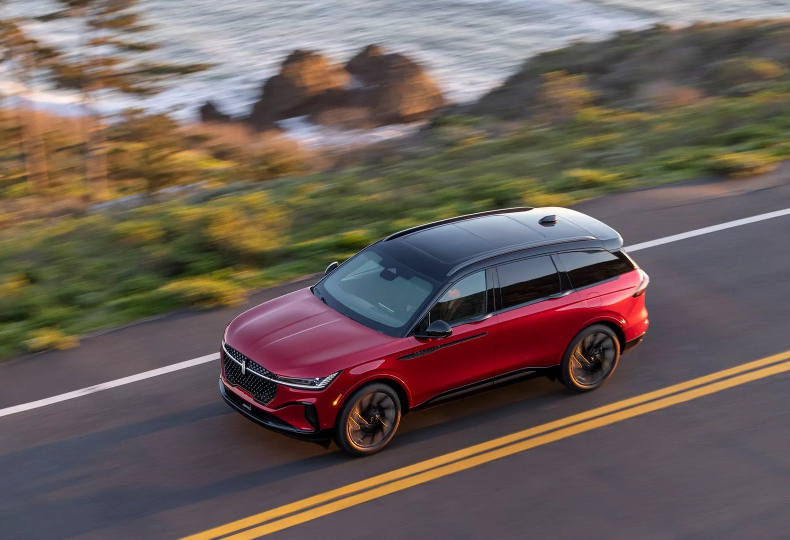 Lincoln_Nautilus_2_generation__SUV_5-doors__1.jpg