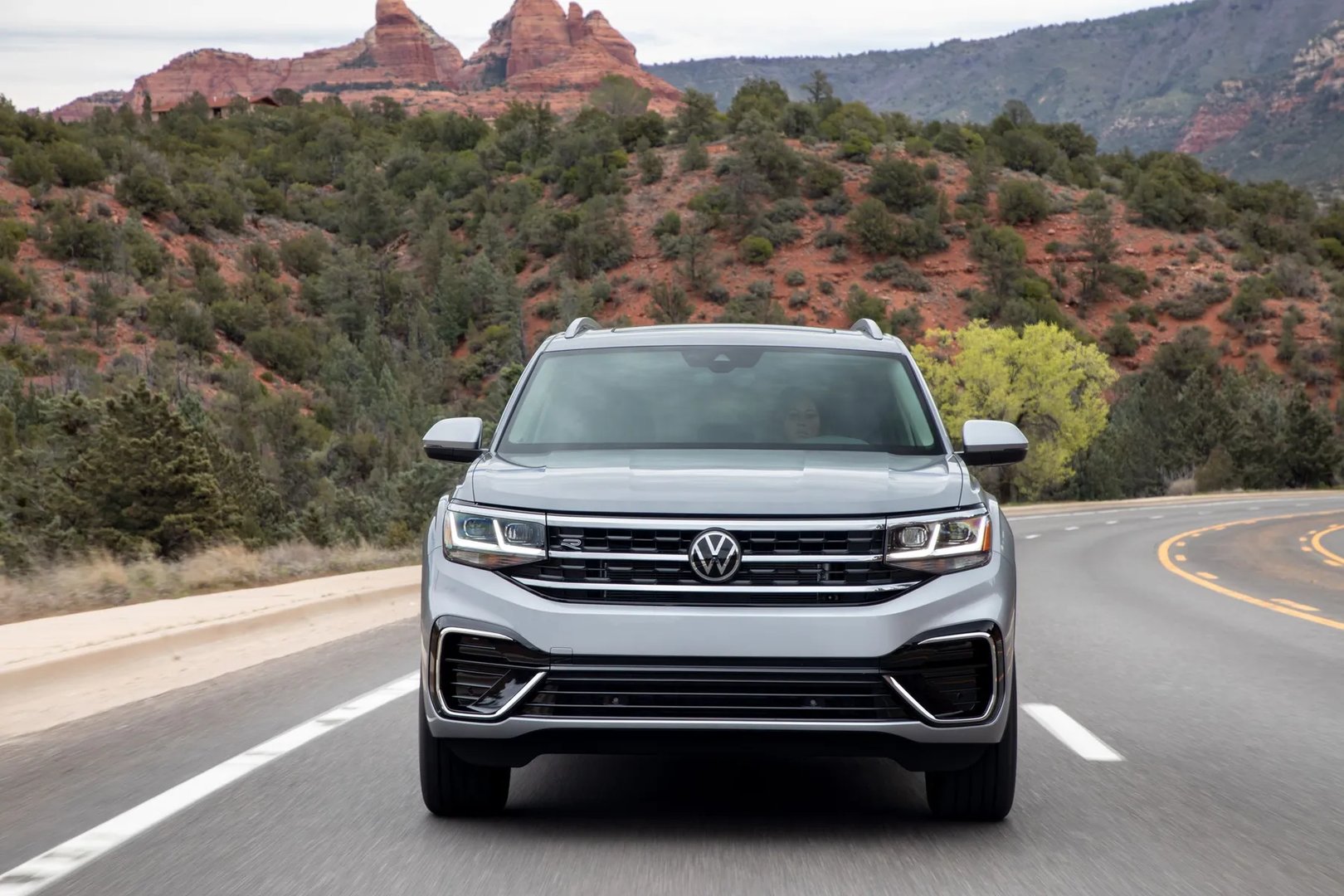 Volkswagen_Atlas_1_generation_restyling__SUV_5-doors__4.jpg