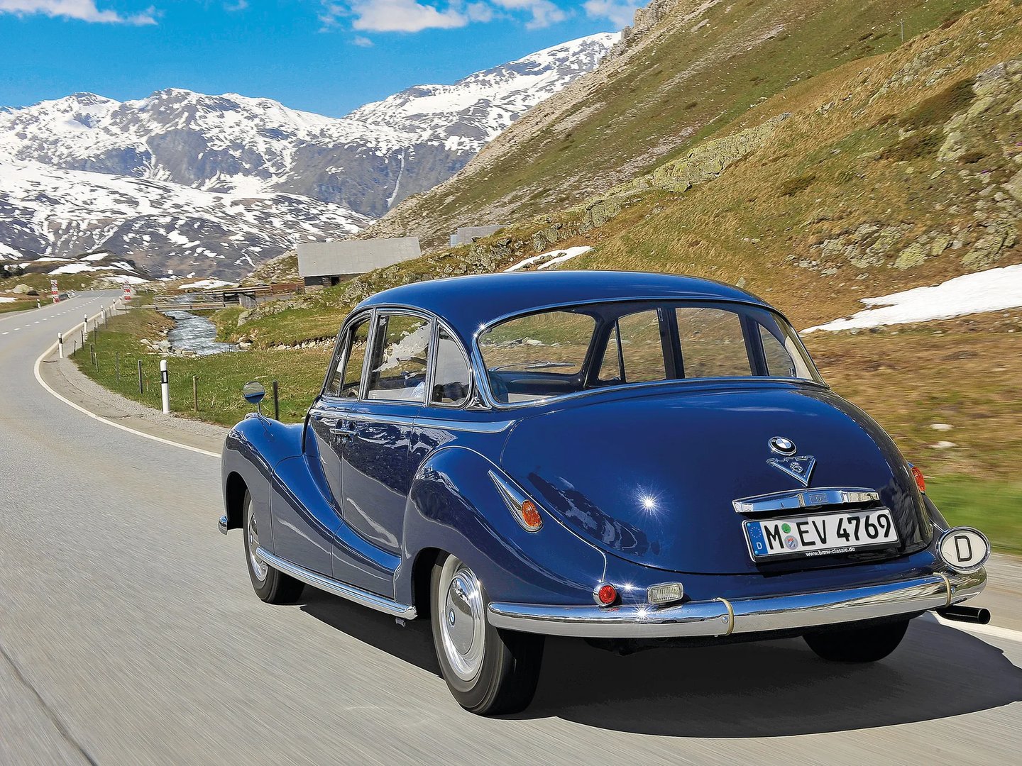 BMW_502_1_generation__Sedan__2.jpg