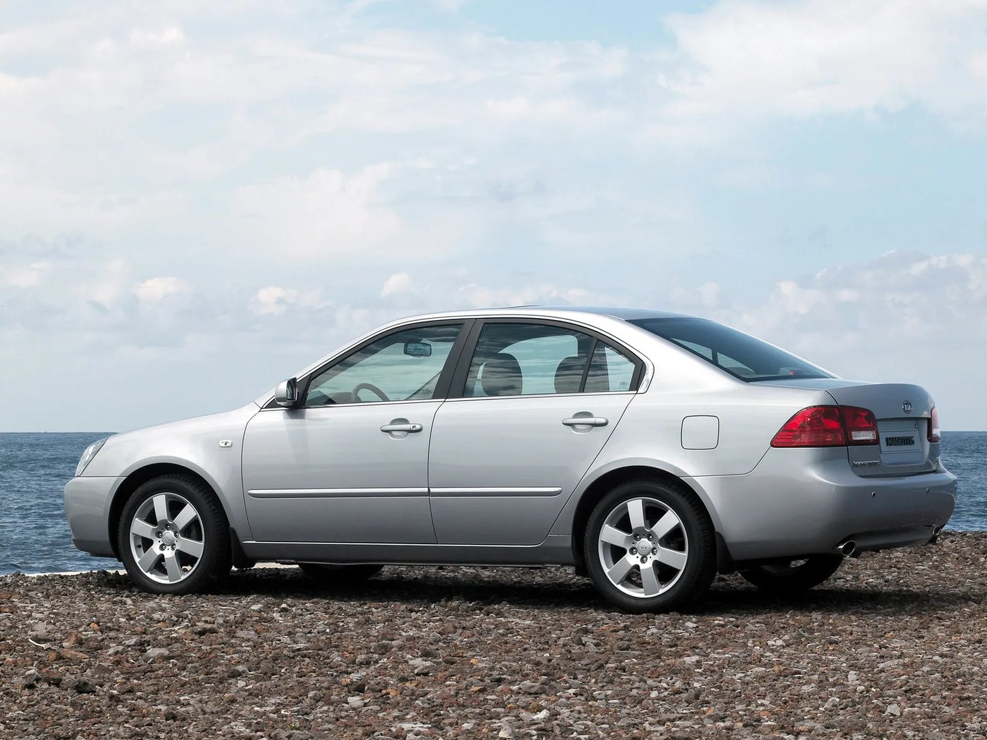 Kia_Magentis_2_generation__Sedan__11.jpg