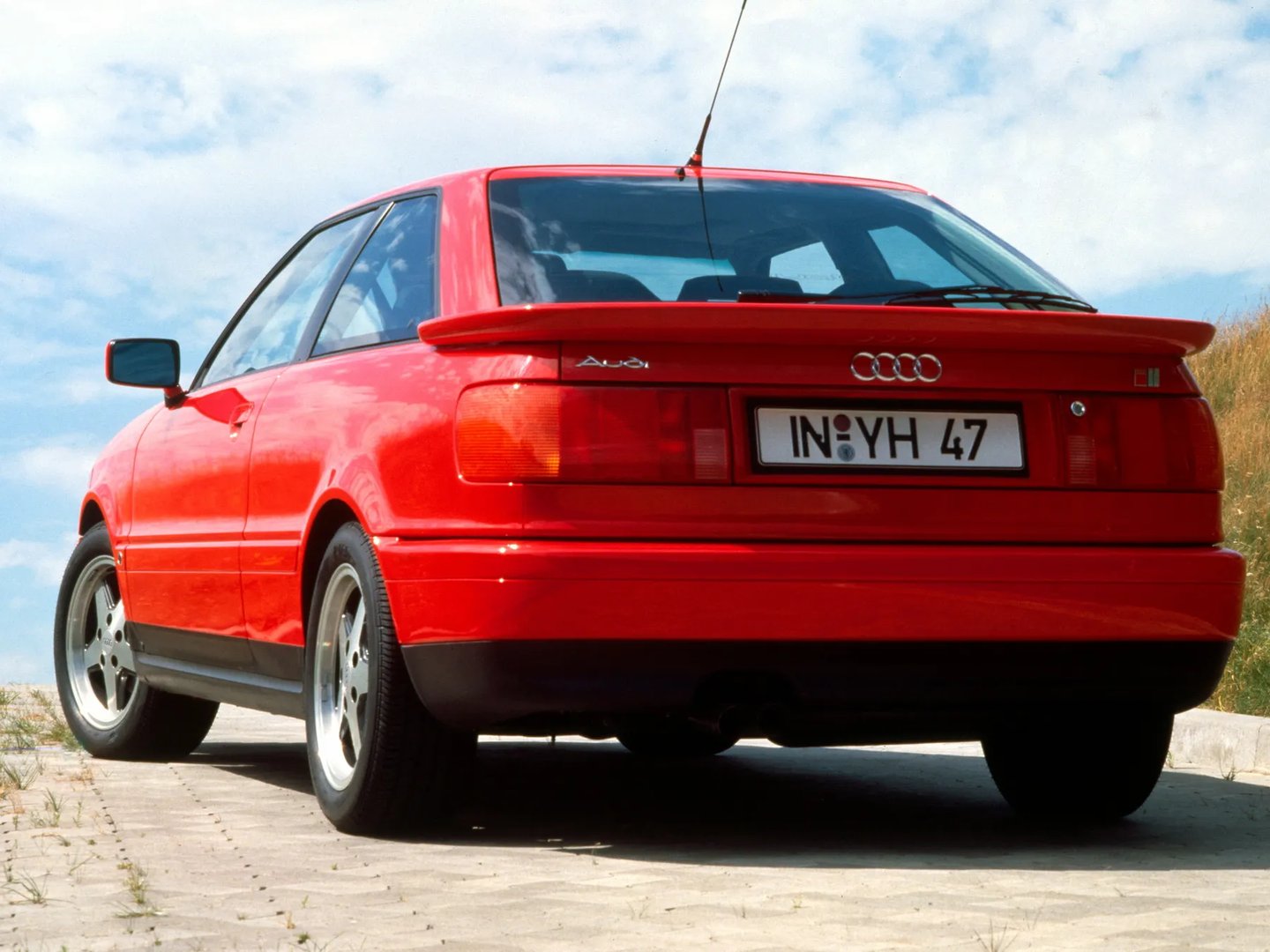 Audi_S2_1_generation__Hatchback_3-door__3.jpg