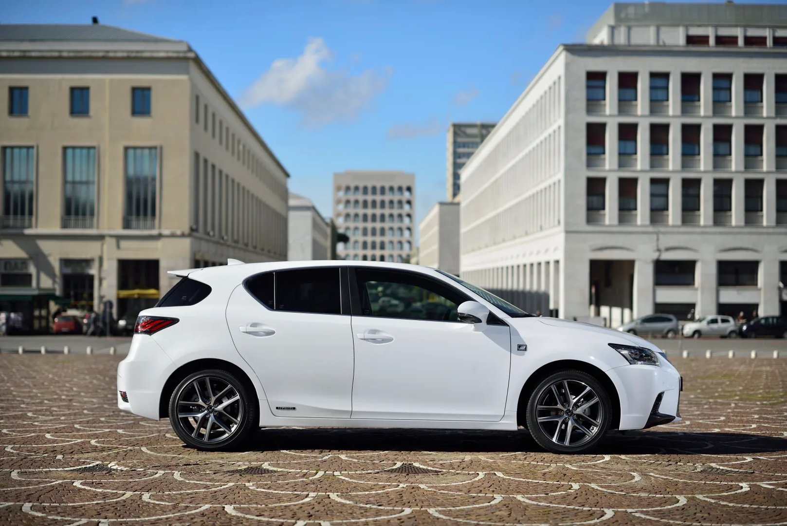 Lexus_CT_1_generation_restyling__Hatchback_5-door__13.jpg