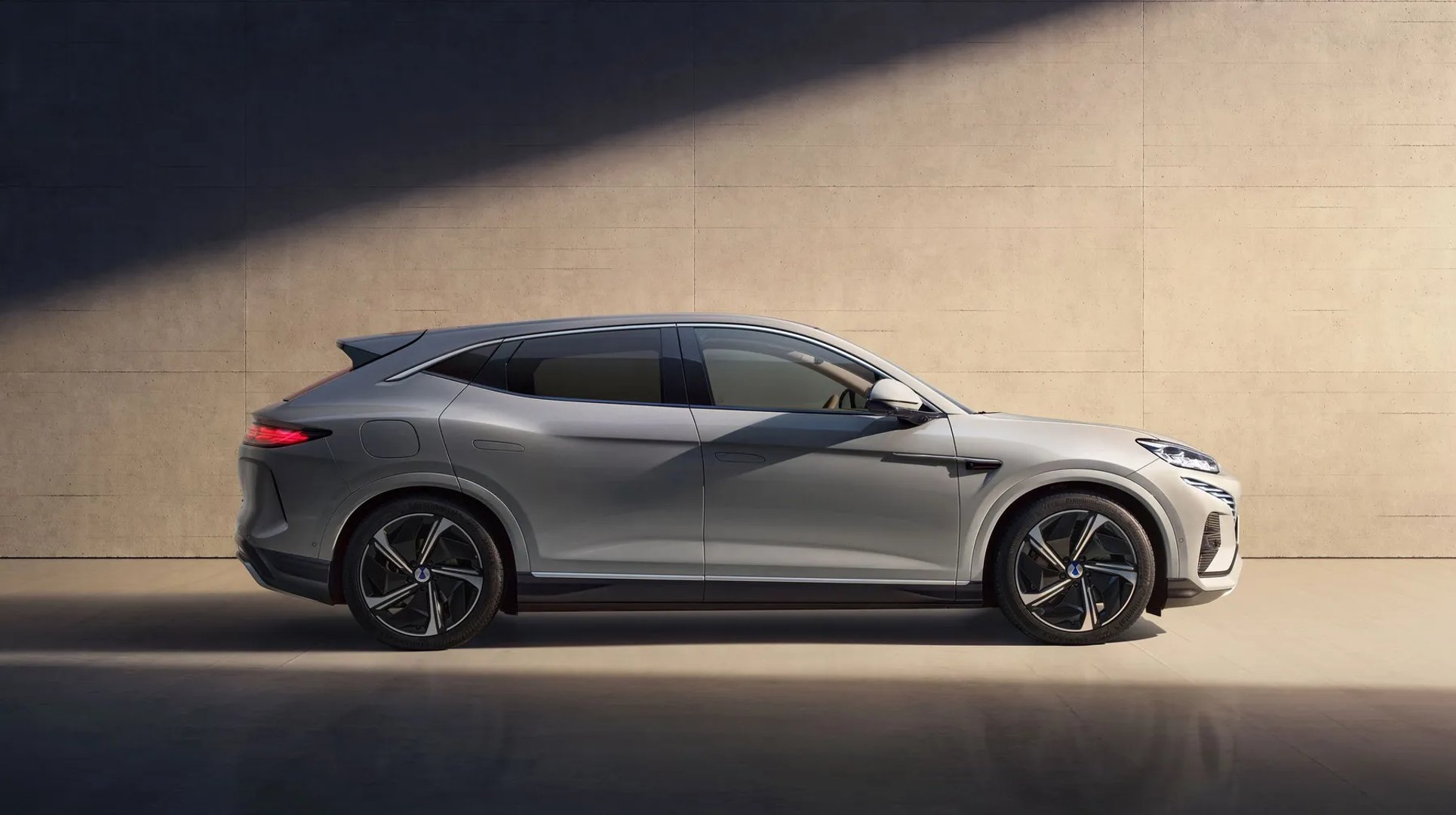 denza_N7_1_generation__SUV_5-doors__9.jpg