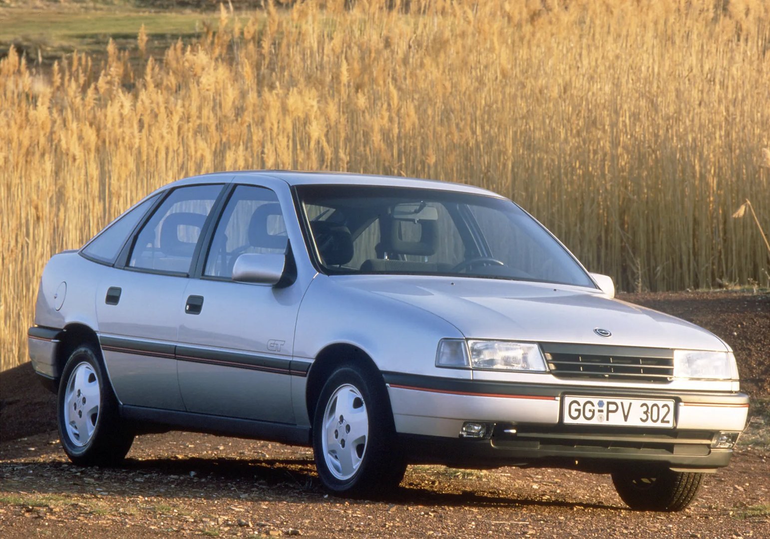 Opel_Vectra_1_generation__Liftback__8.jpg
