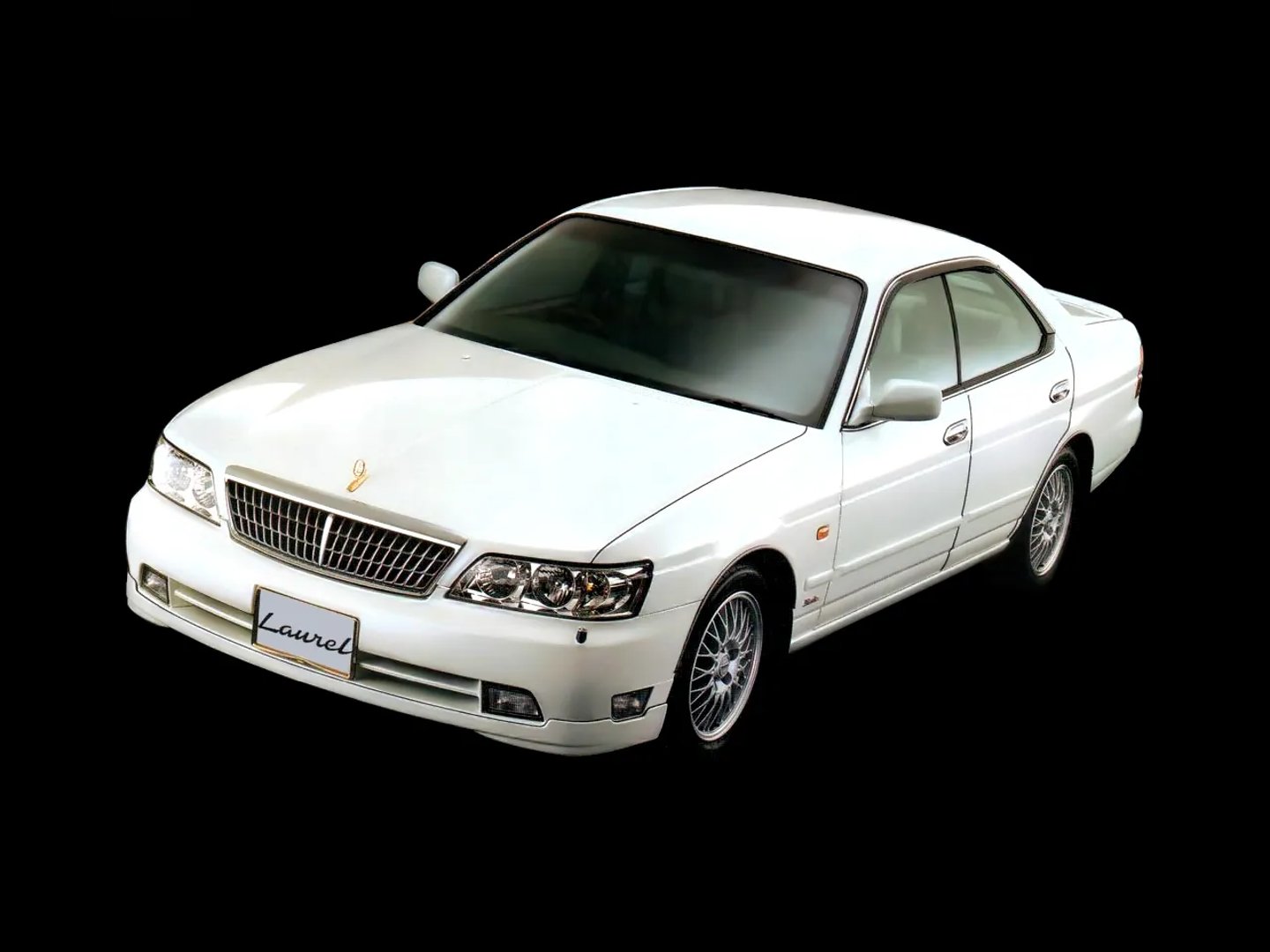Nissan_Laurel_8_generation__Sedan__6.jpg
