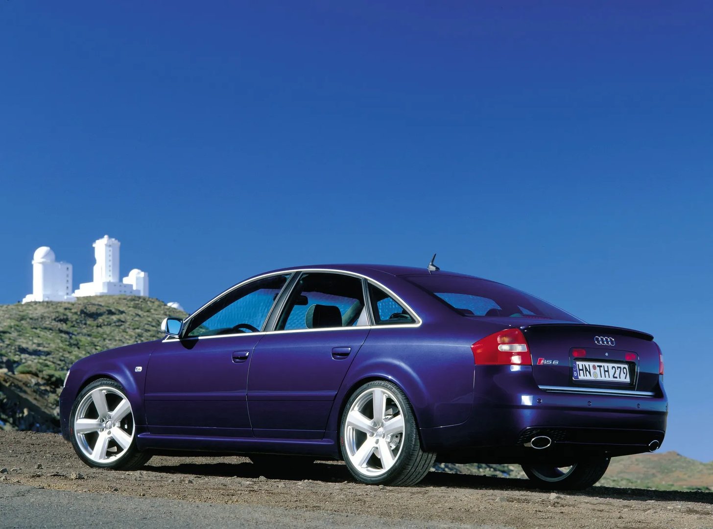 Audi_RS6_1_generation__Sedan__11.jpg