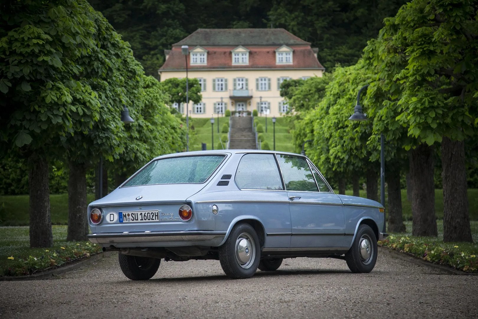 BMW_02_(E10)_1_generation__Hatchback_3-door__5.jpg