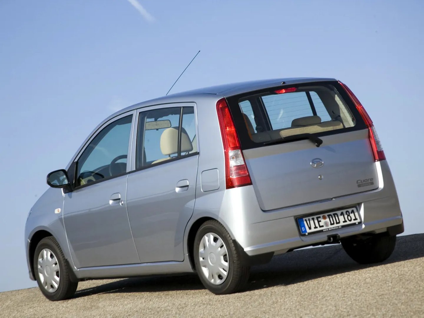 Daihatsu_Cuore_6_generation__Mini_5-doors__3.jpg