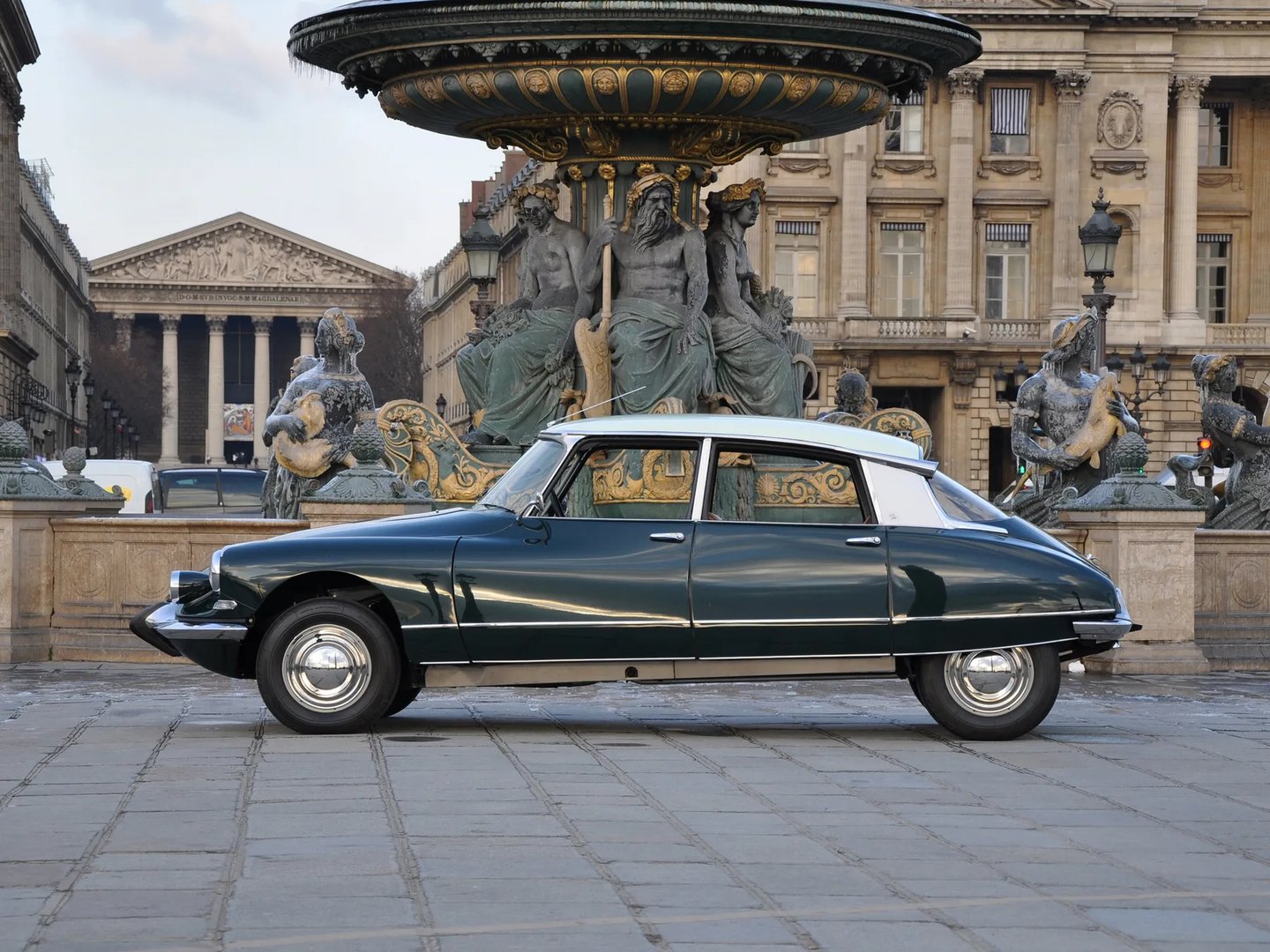 Citroen_DS_1_generation_restyling_1__Sedan__4.jpg