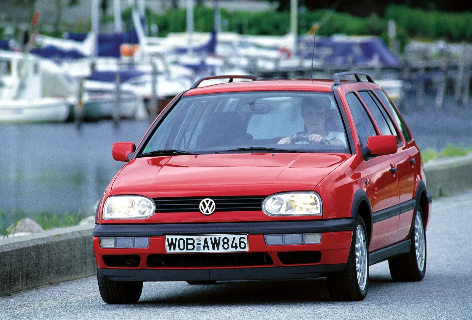 Volkswagen_Golf_3_generation__Estate_5-door__main.jpg