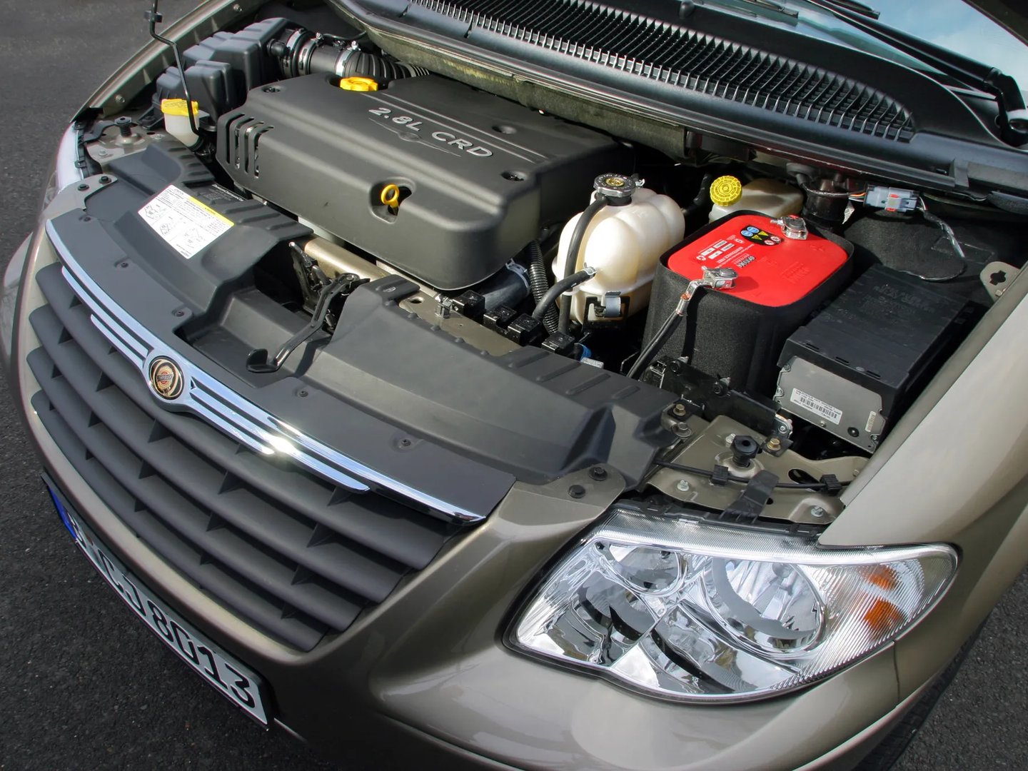 Chrysler_Grand_Voyager_4_generation_restyling__Minivan__11.jpg