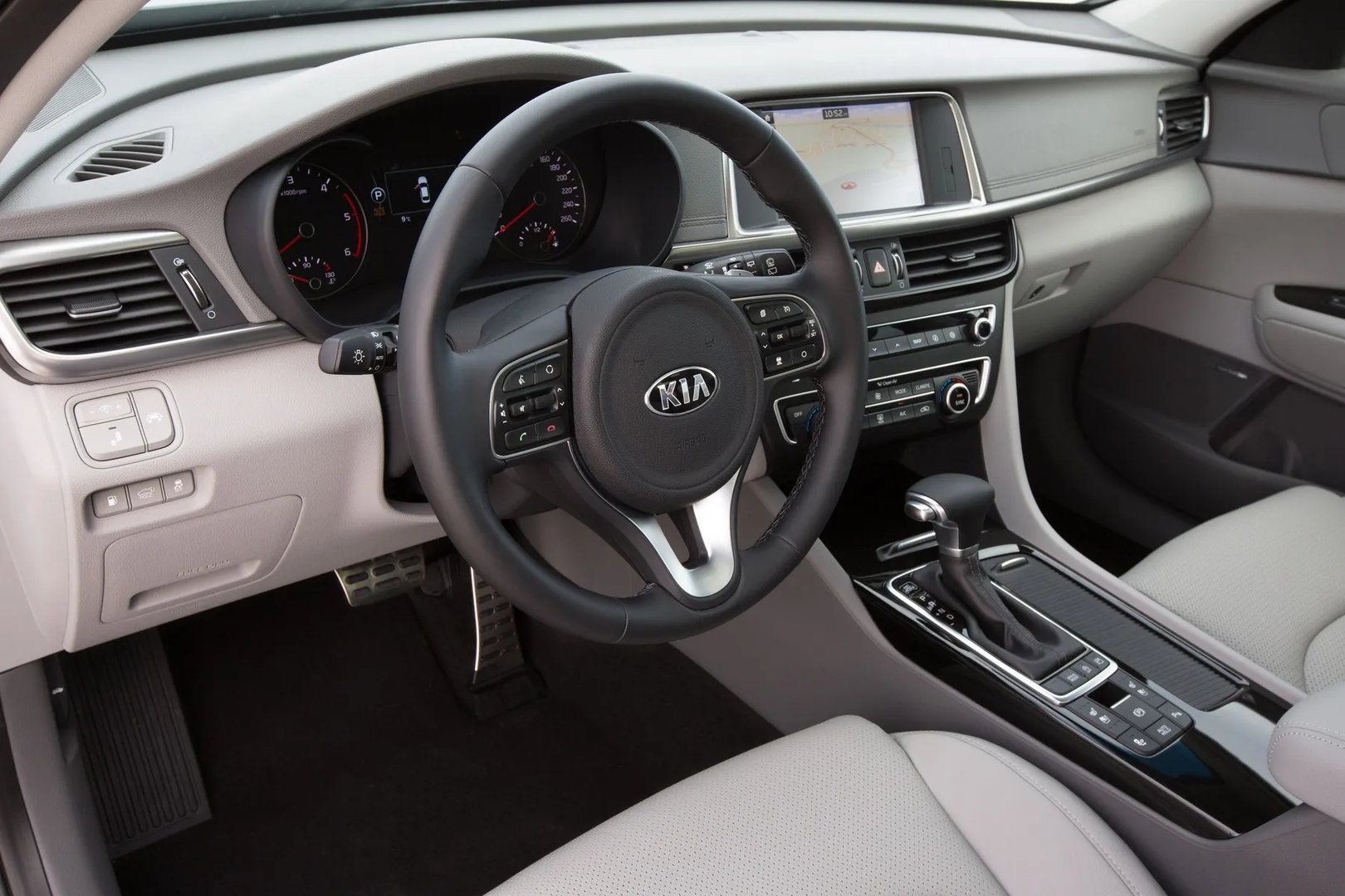 Kia_Optima_4_generation__Estate_5-door__13.jpg