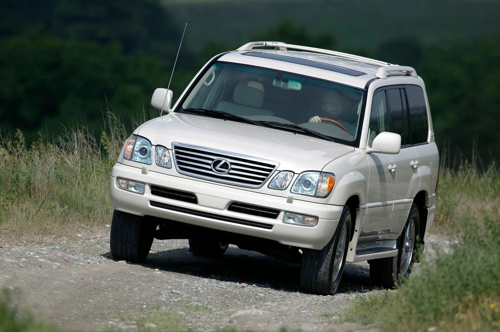 Lexus_LX_2_generation_restyling__SUV_5-doors__10.jpg