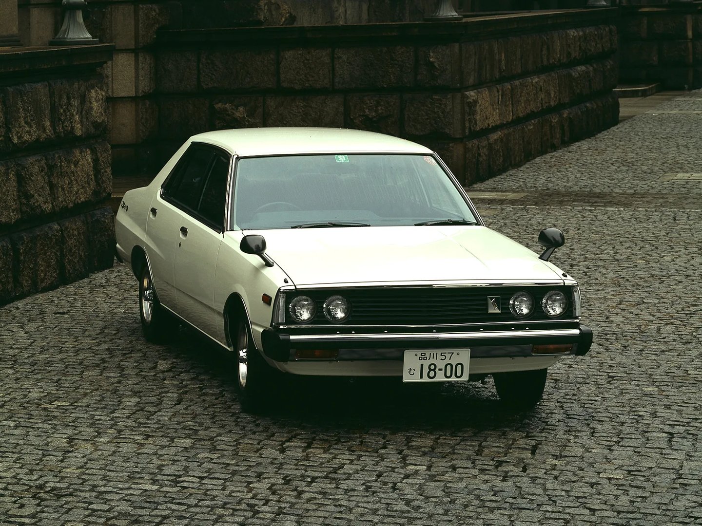 Nissan_Skyline_5_generation__Sedan__3.jpg