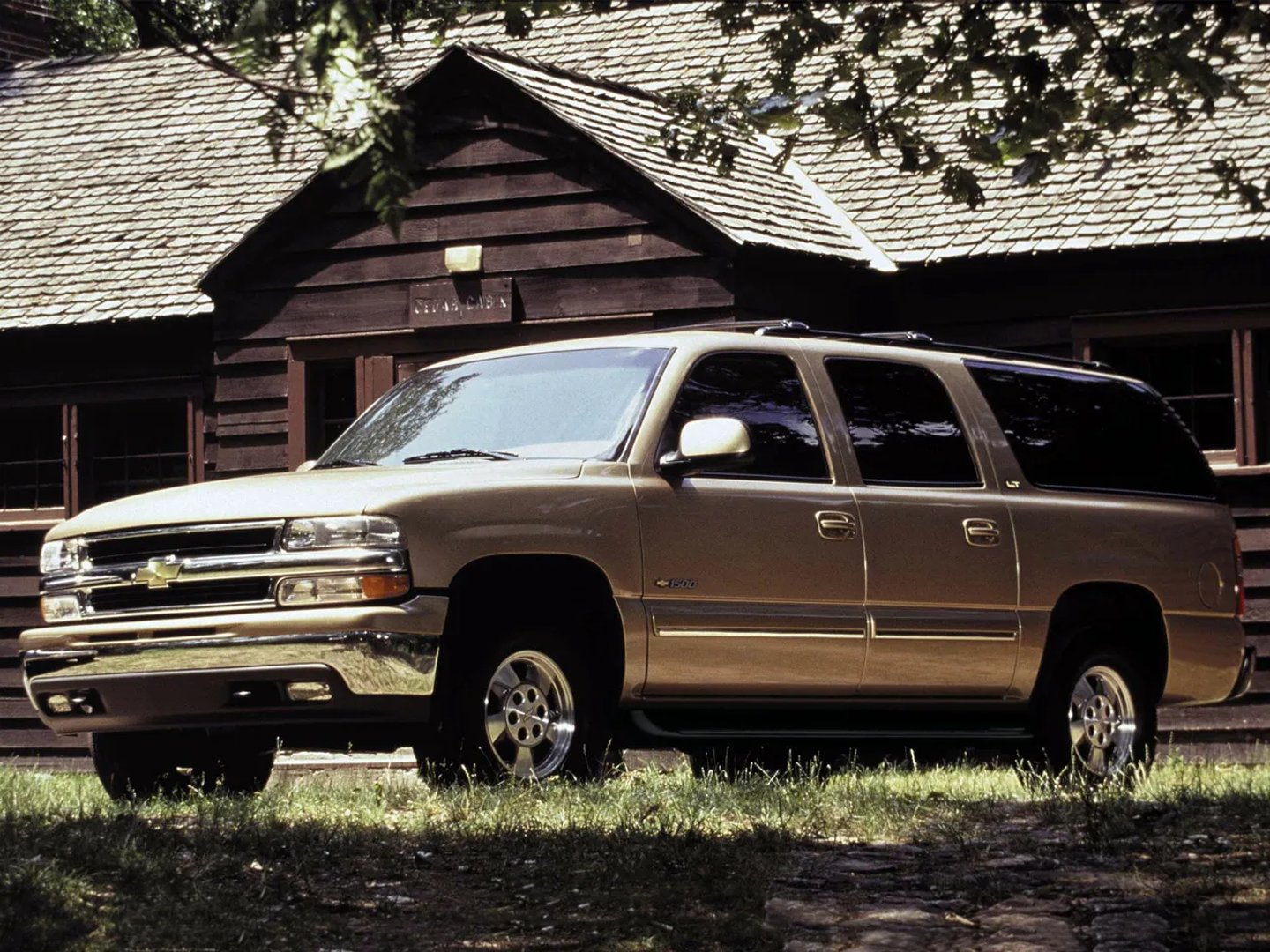 Chevrolet_Suburban_9_generation__SUV_5-doors__11.jpg