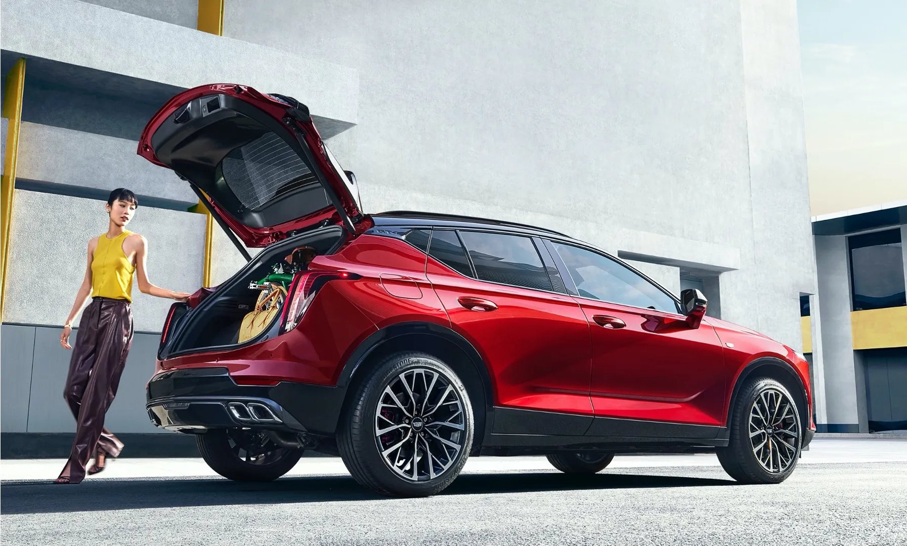 cadillac_GT4_1_generation__SUV_Coupe__2.jpg