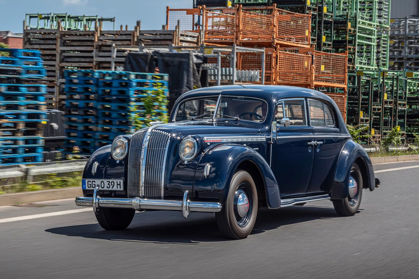 Opel_Admiral_1_generation__Sedan__2.jpg