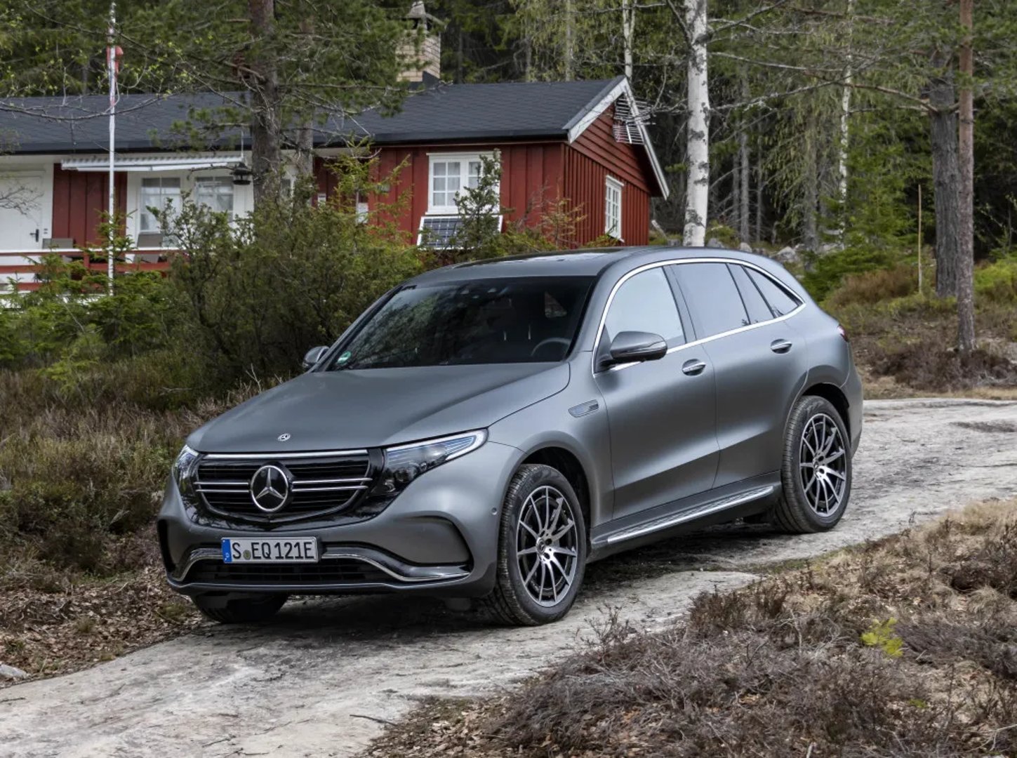Mercedes_EQC_1_generation__SUV_5-doors__4.jpg