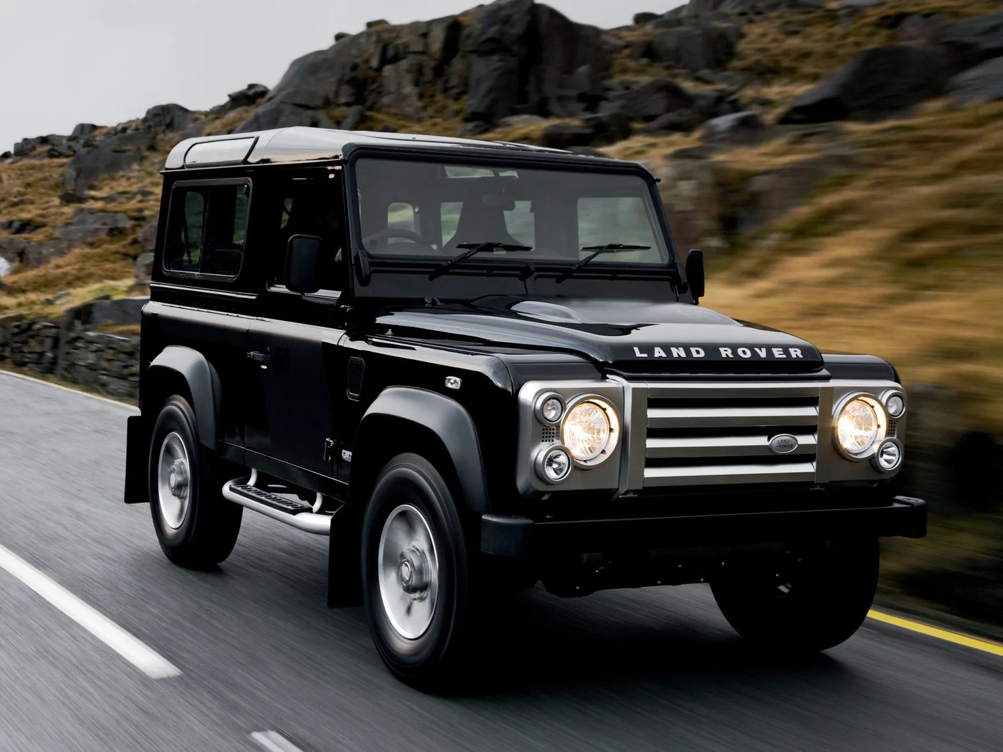 Land Rover_Defender_1_generation_restyling__SUV_cabriolet__9.jpg