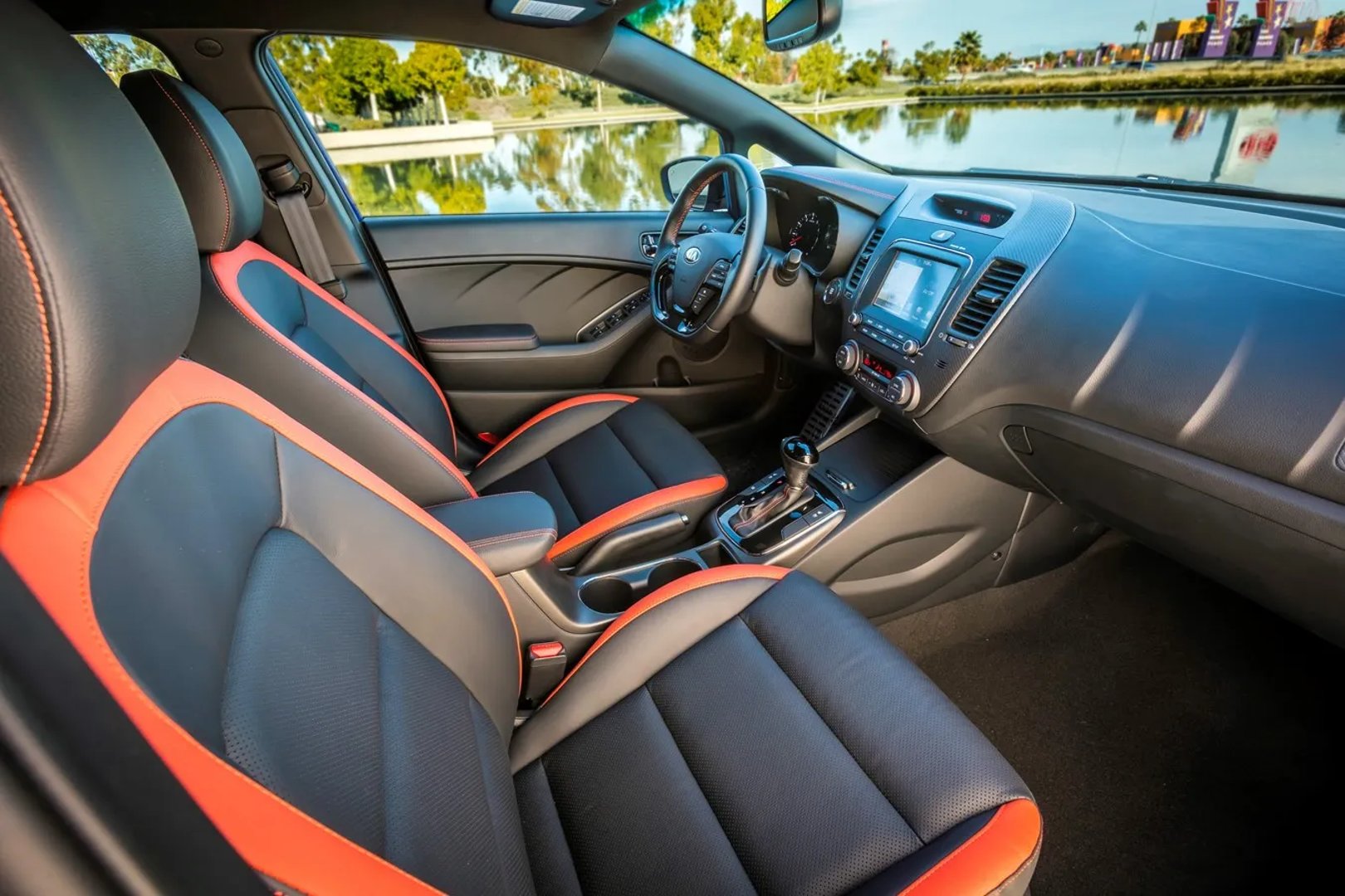 Kia_Forte_2_generation_restyling__Hatchback_5-door__6.jpg