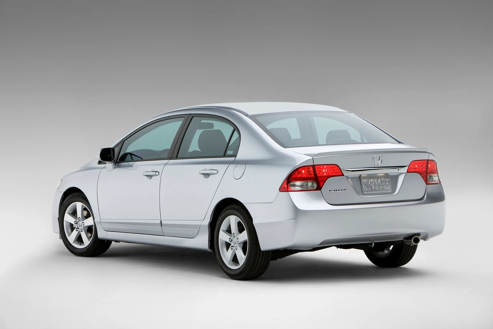 Honda_Civic_(USA)_8_generation_restyling__Sedan__2.jpg