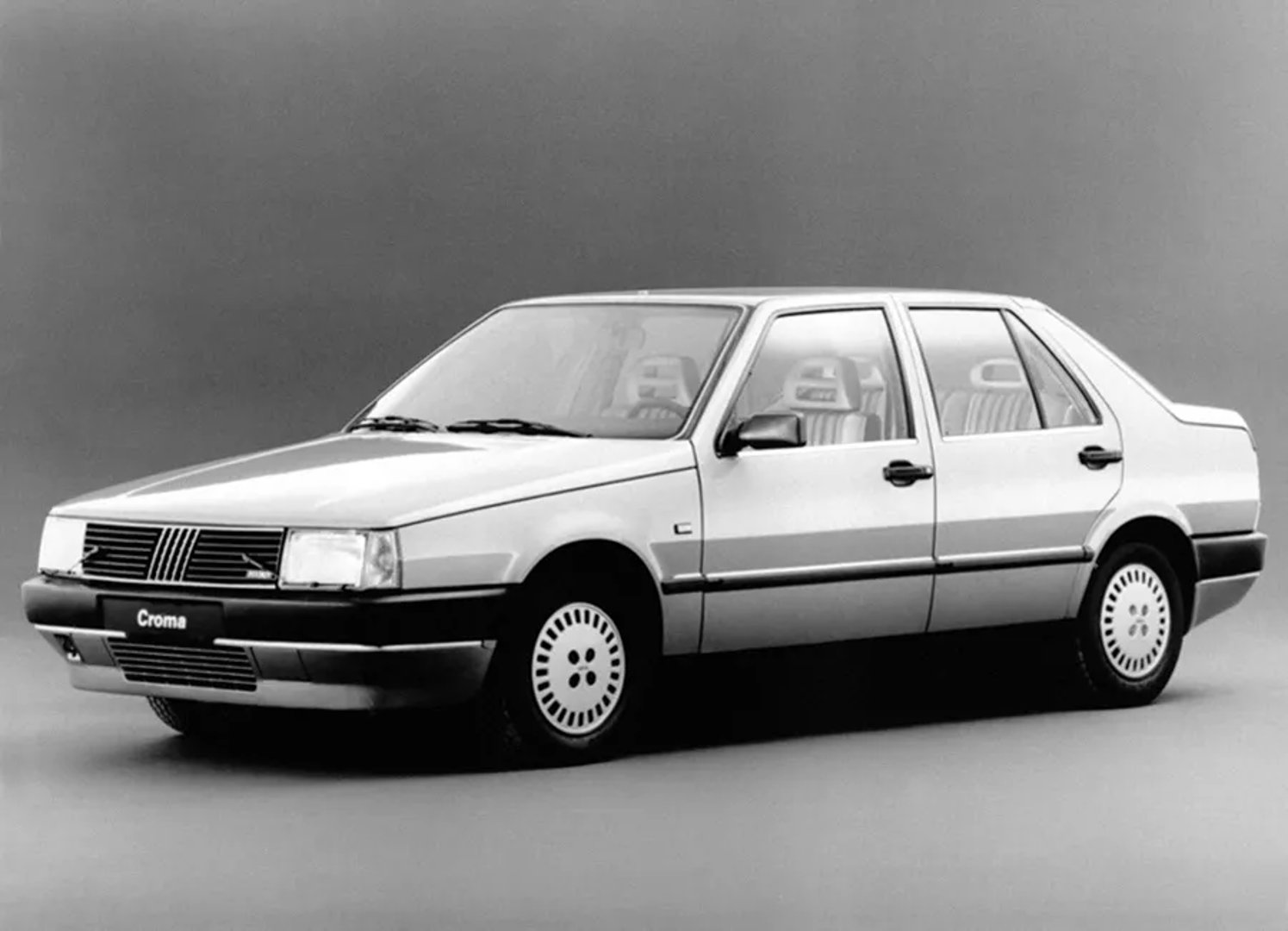 Fiat_Croma_1_generation__Liftback__4.jpg
