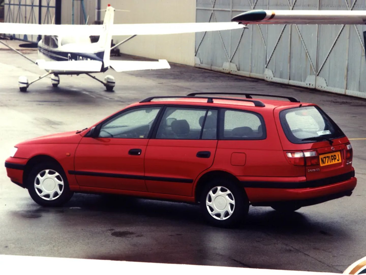 Toyota_Carina_E_1_generation__Estate_5-door__1.jpg