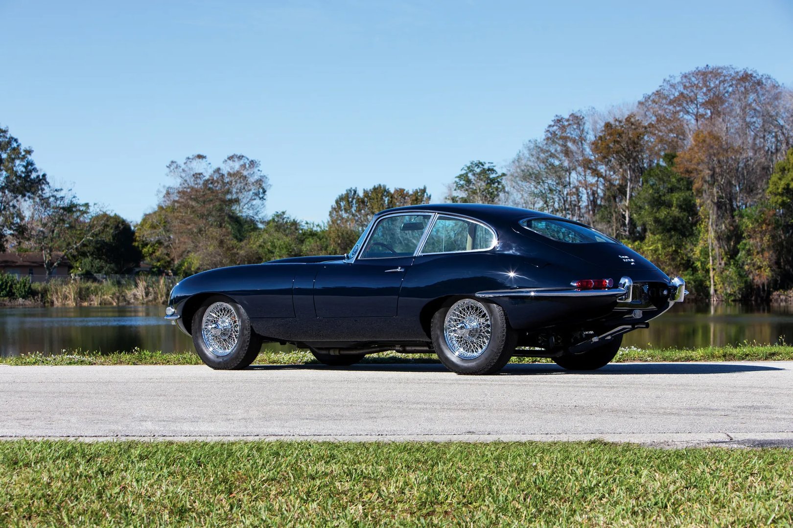 Jaguar_E-type_1_generation__Coupe__11.jpg