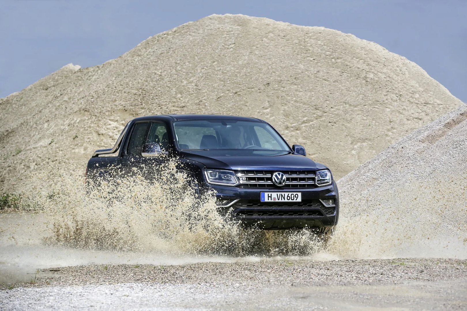 Volkswagen_Amarok_1_generation_restyling__Pickup_double-cab__6.jpg