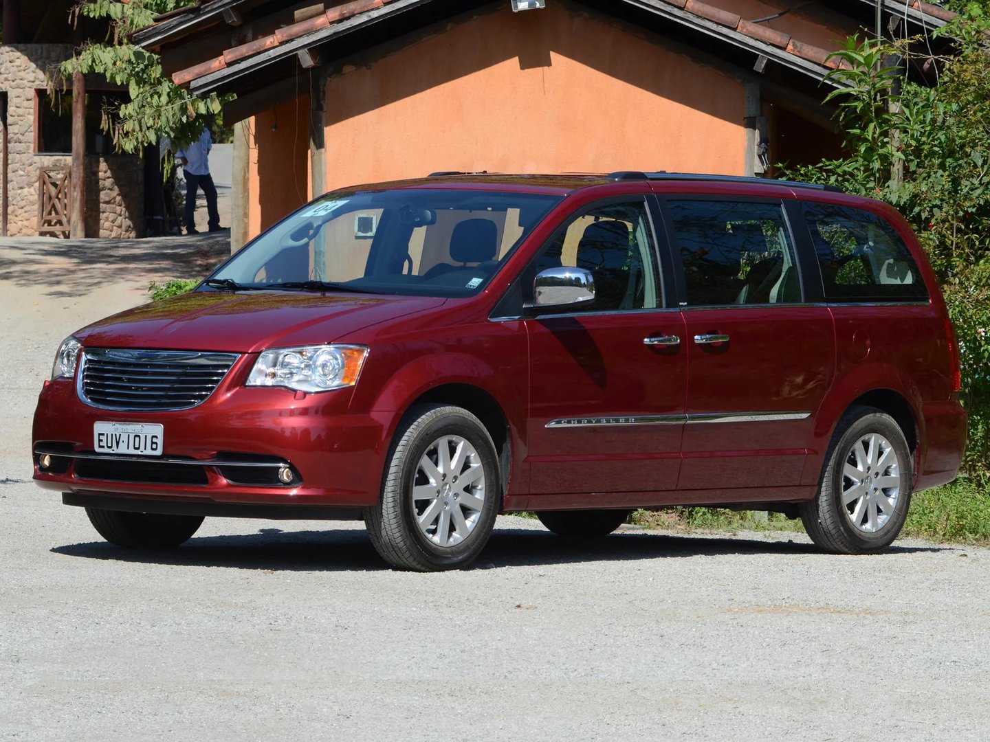 —  Minivan