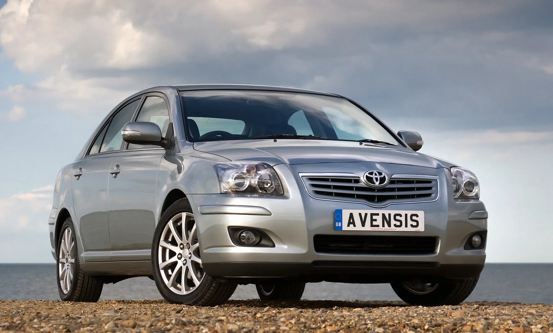 Toyota Avensis 2 generation, restyling  Liftback
