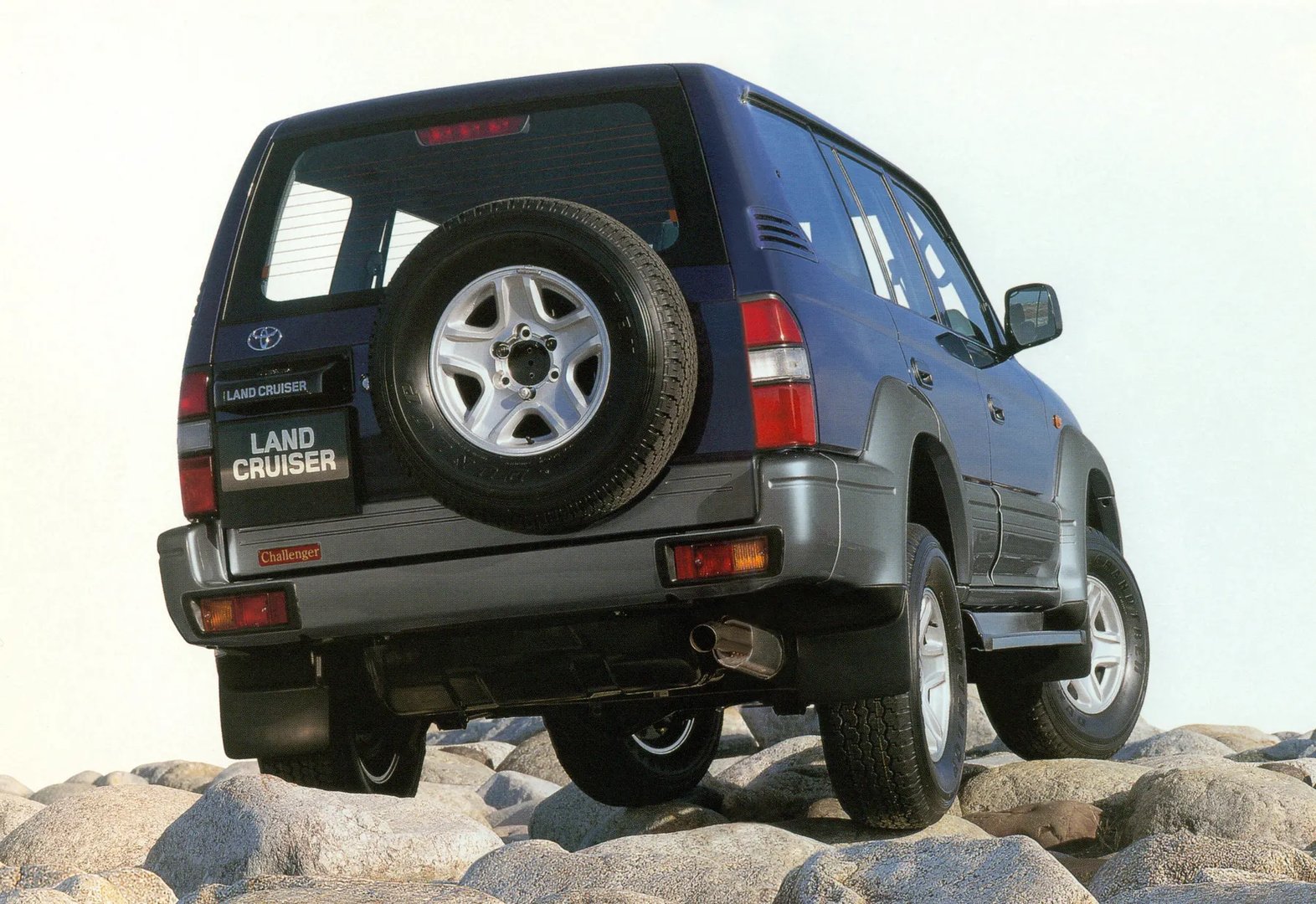 Toyota_Land_Cruiser_2_generation__SUV_5-doors__2.jpg