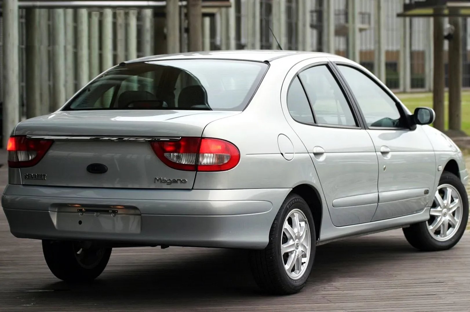 Renault_Megane_1_generation_restyling__Sedan__1.jpg
