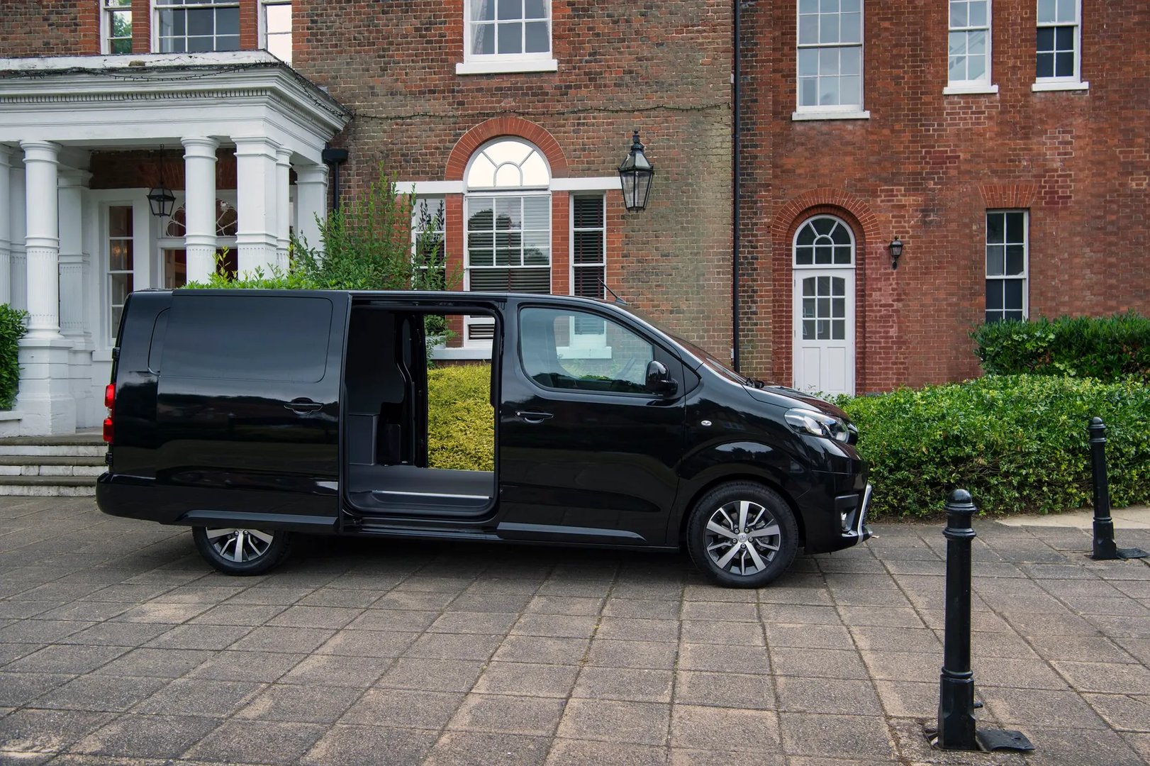 Toyota_ProAce_2_generation__Van_Long__8.jpg