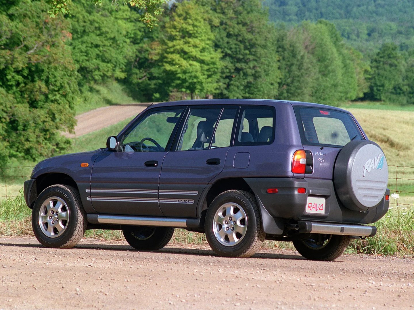 Toyota_RAV4_1_generation__SUV_5-doors__2.jpg