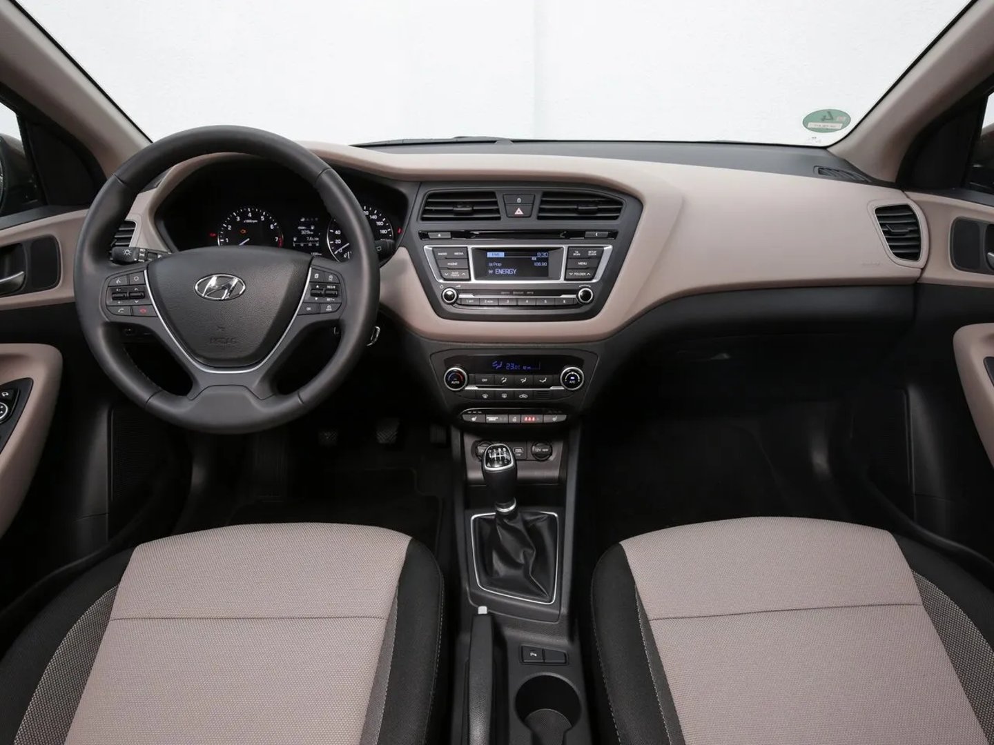 Hyundai_i20_2_generation__Mini_3-doors__9.jpg