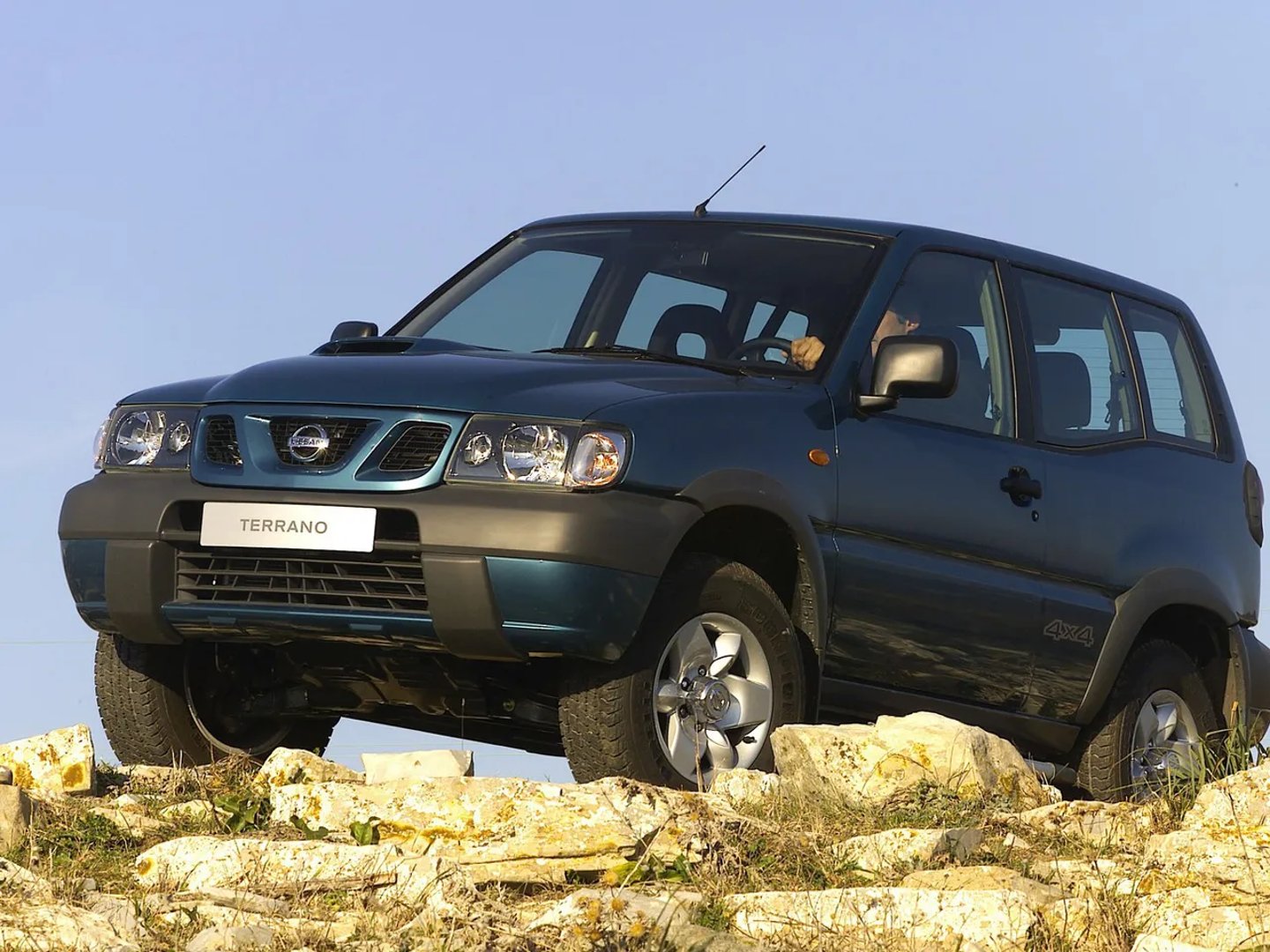 Nissan_Terrano_2_generation_restyling_2__SUV_3-doors__2.jpg