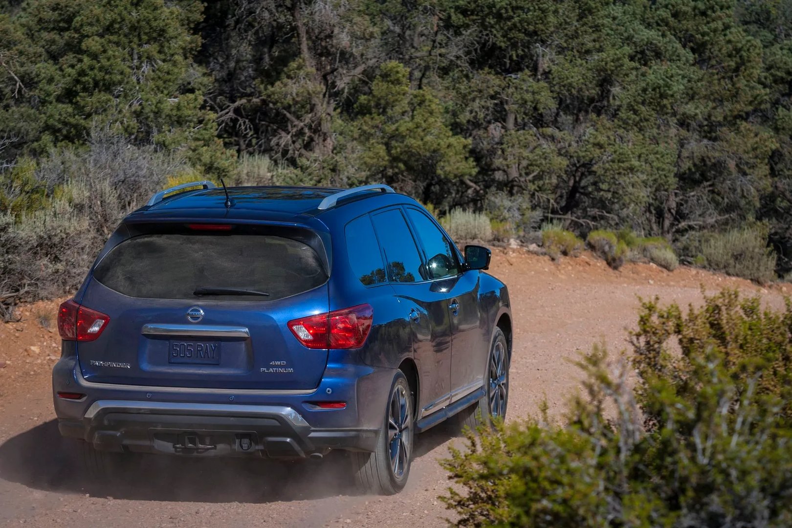 Nissan_Pathfinder_4_generation_restyling__SUV_5-doors__3.jpg