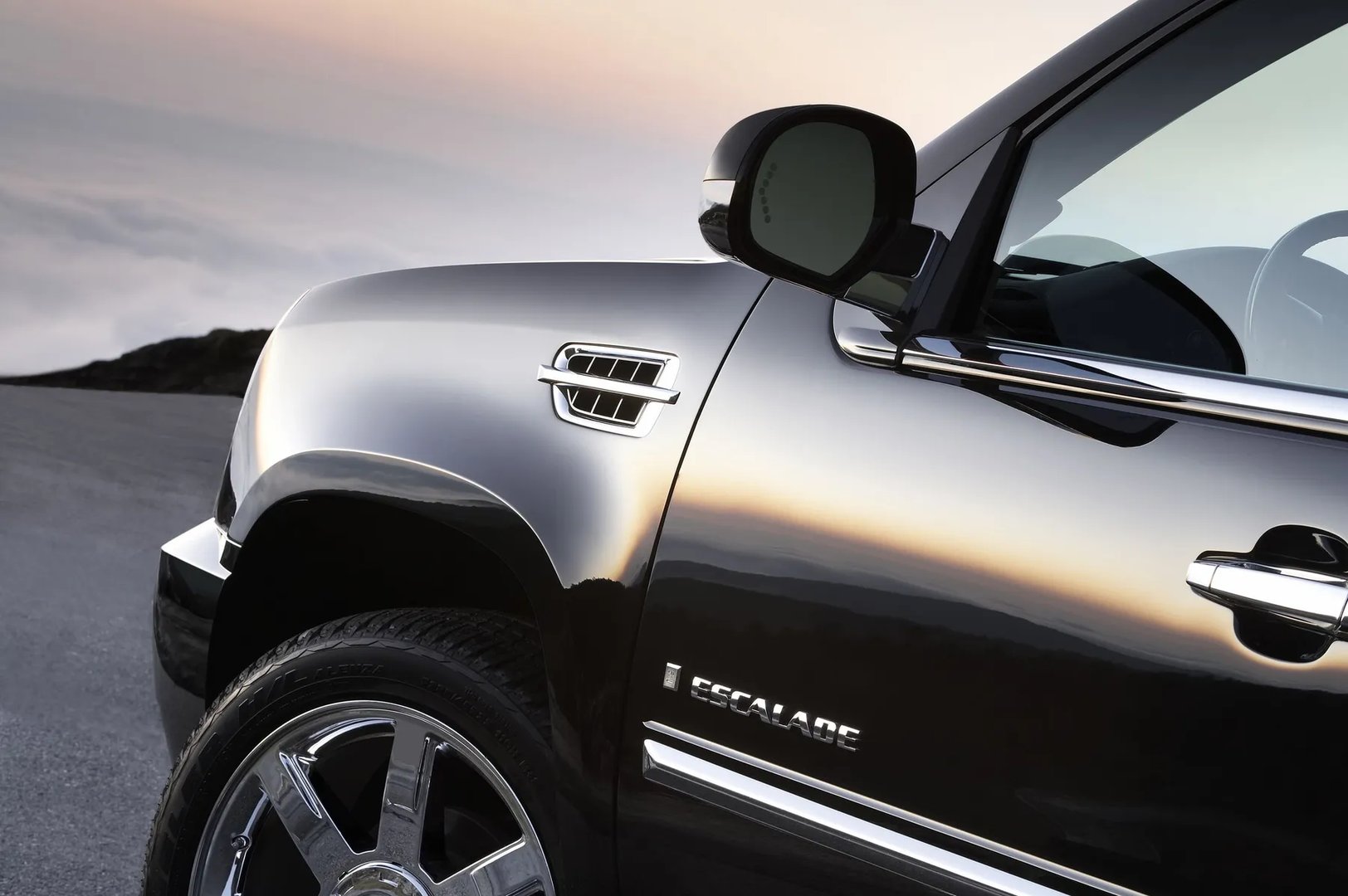Cadillac_Escalade_3_generation__SUV_5-doors__11.jpg