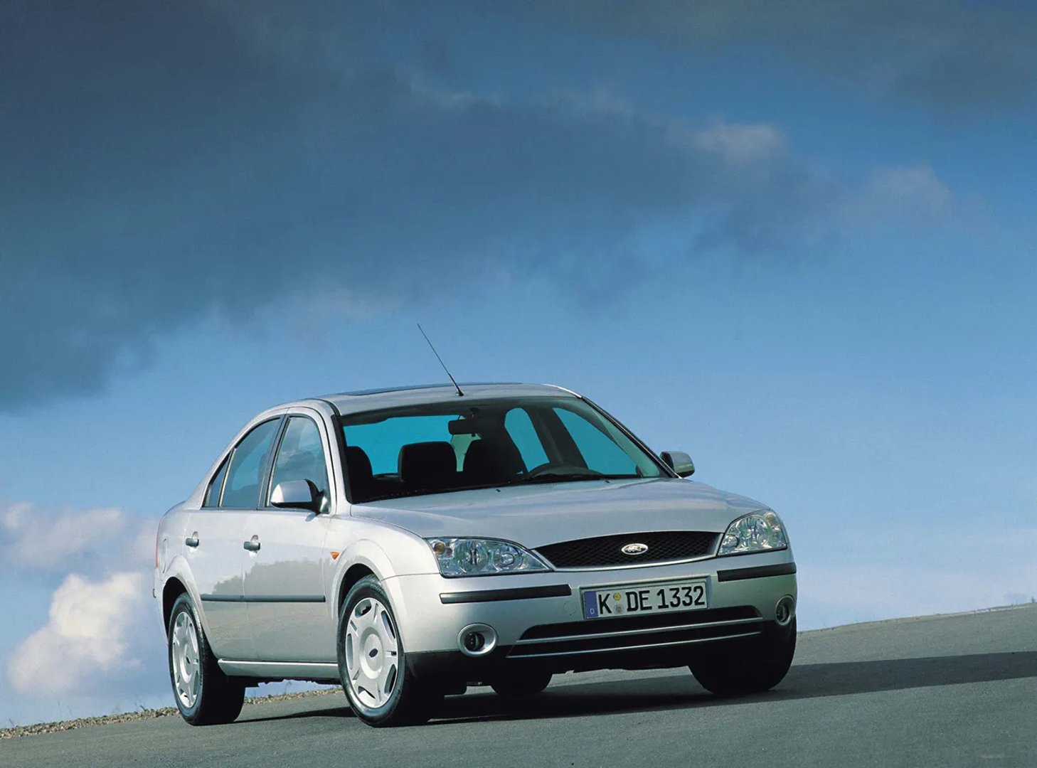 Ford_Mondeo_3_generation__Sedan__1.jpg