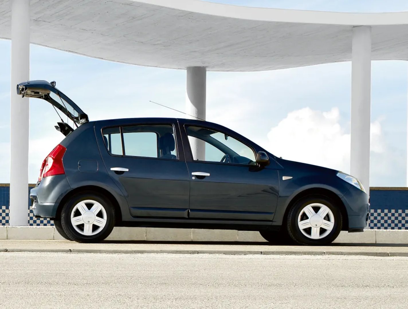 Dacia_Sandero_1_generation__Mini_5-doors__10.jpg