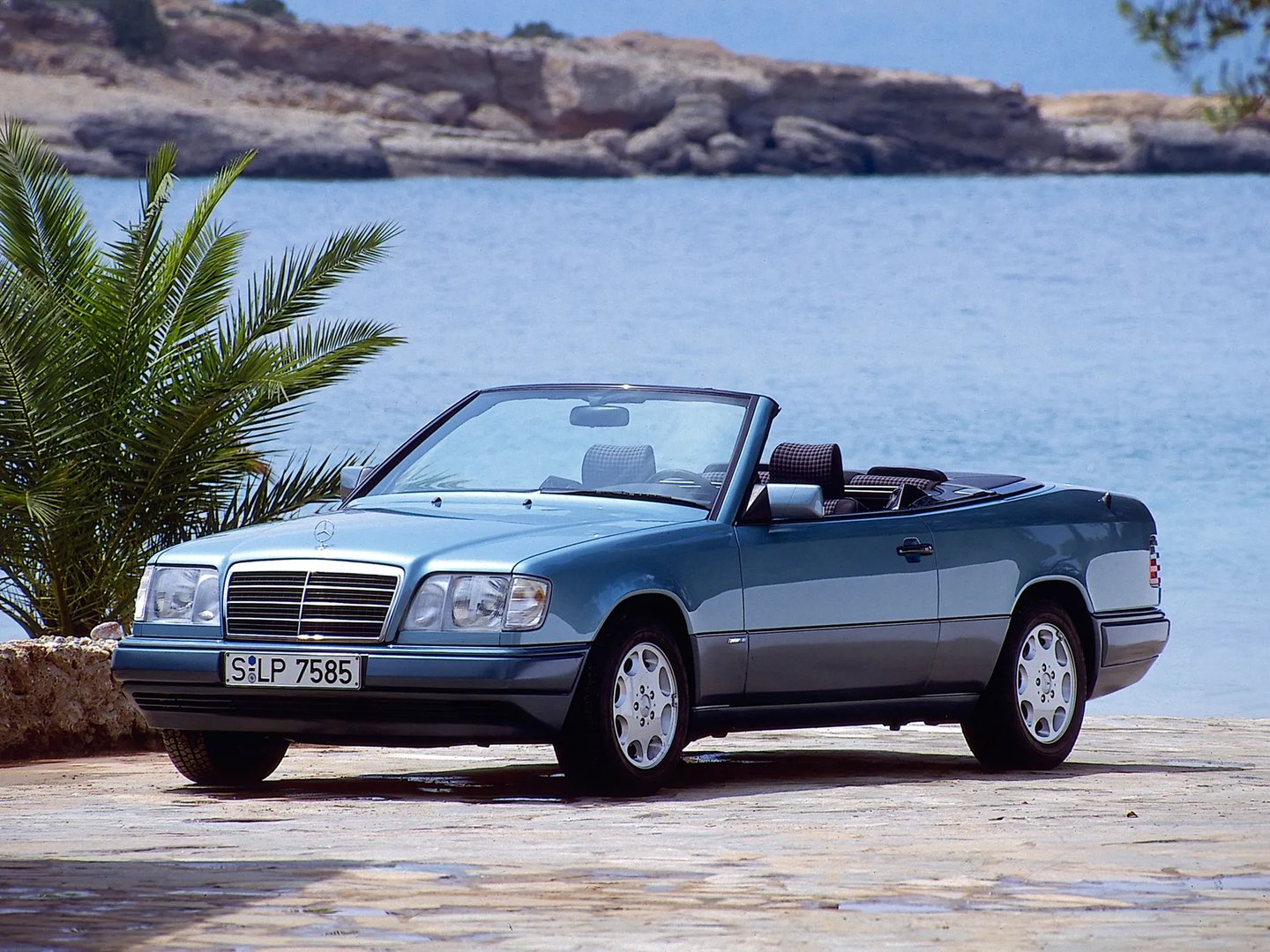 Mercedes_E-Class_1_generation_restyling__Cabrio__11.jpg