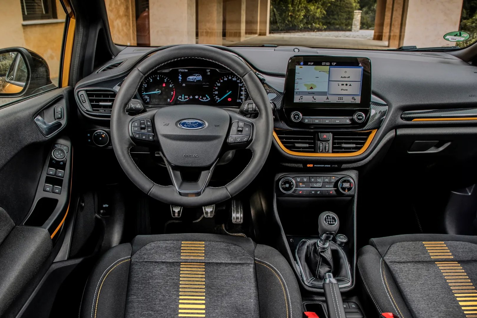Ford_Fiesta_7_generation__Mini_5-doors__6.jpg