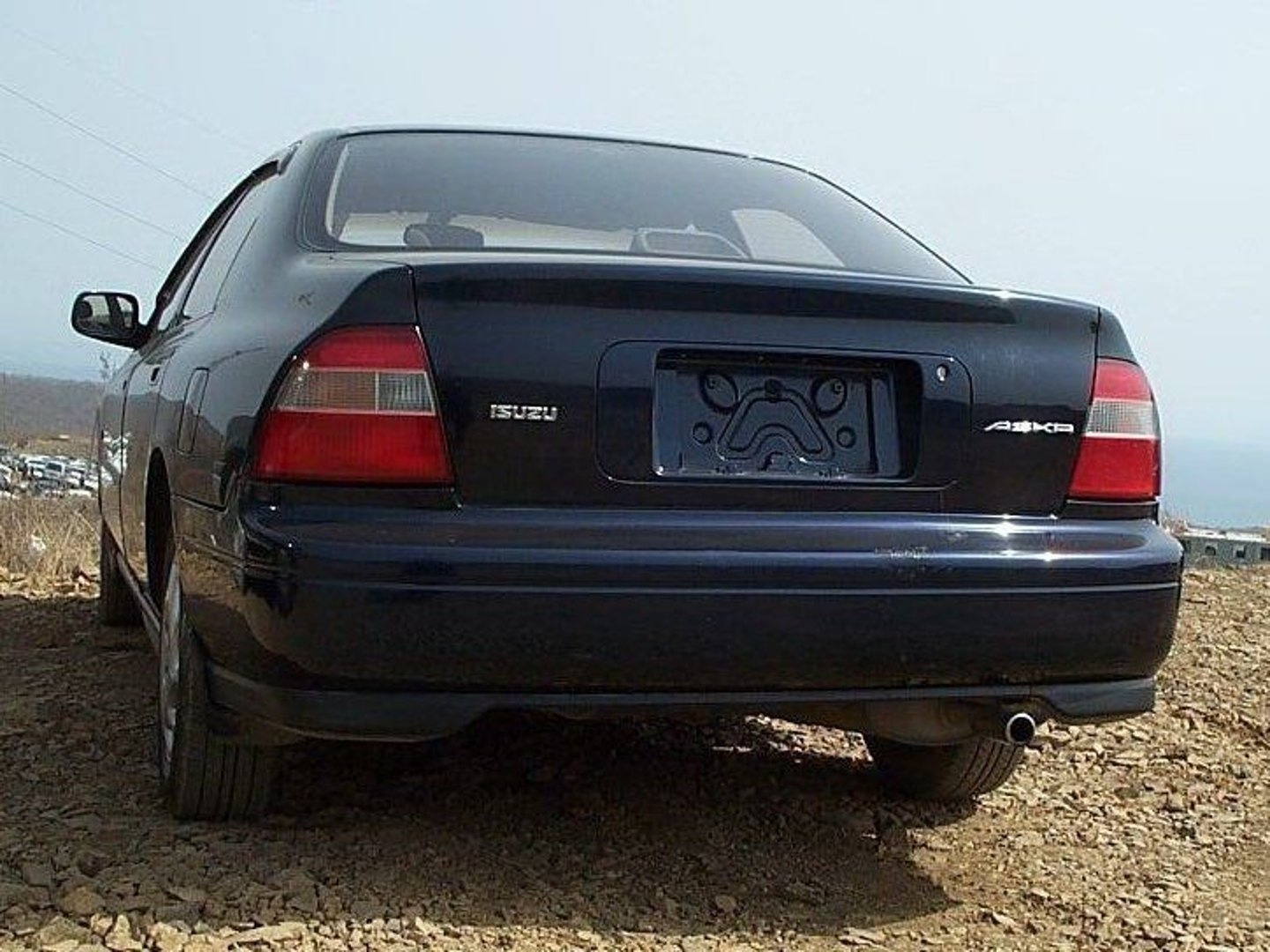 isuzu_Aska_3_generation__Sedan__1.jpg
