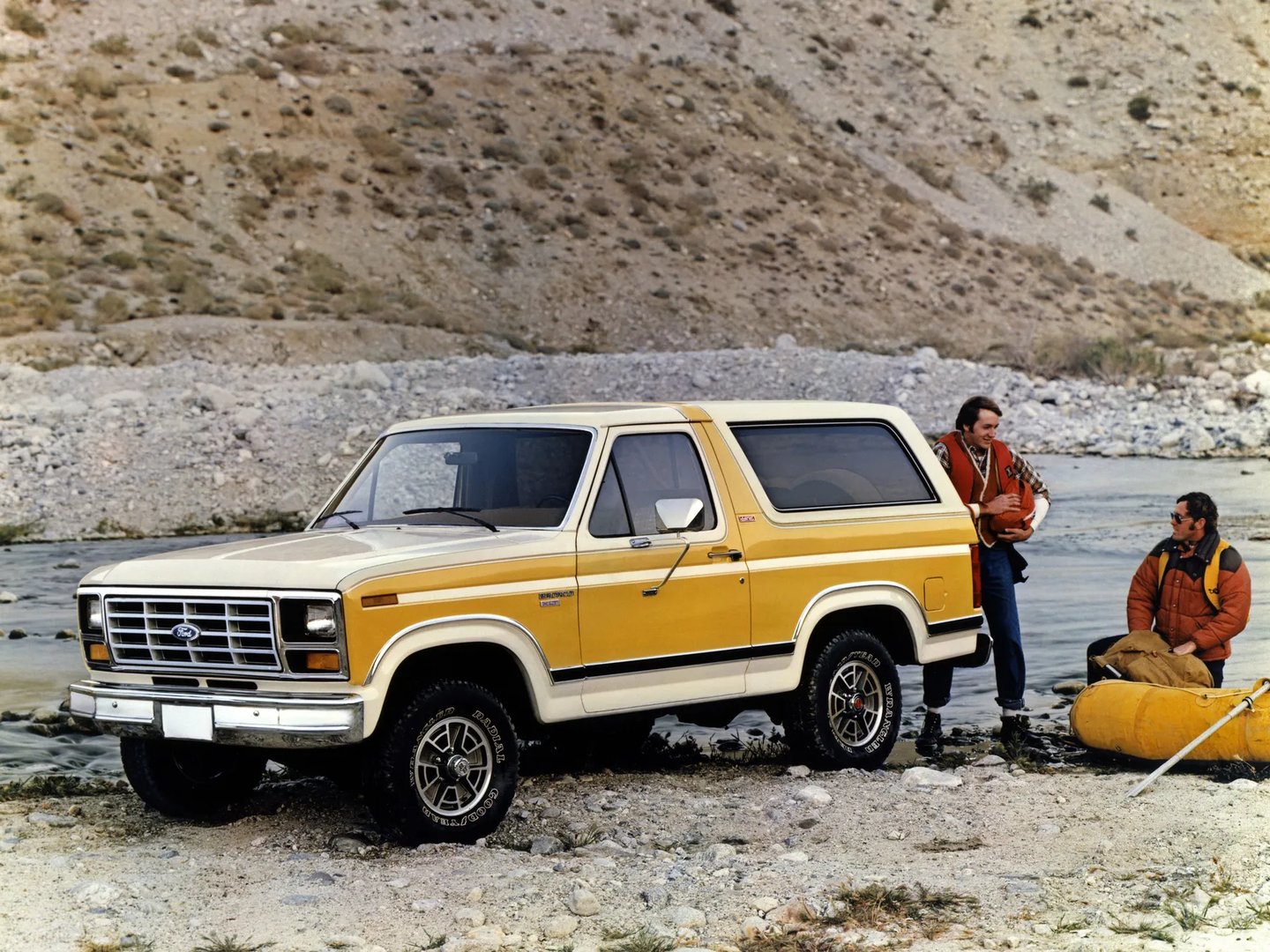 Ford_Bronco_3_generation__SUV_3-doors__2.jpg