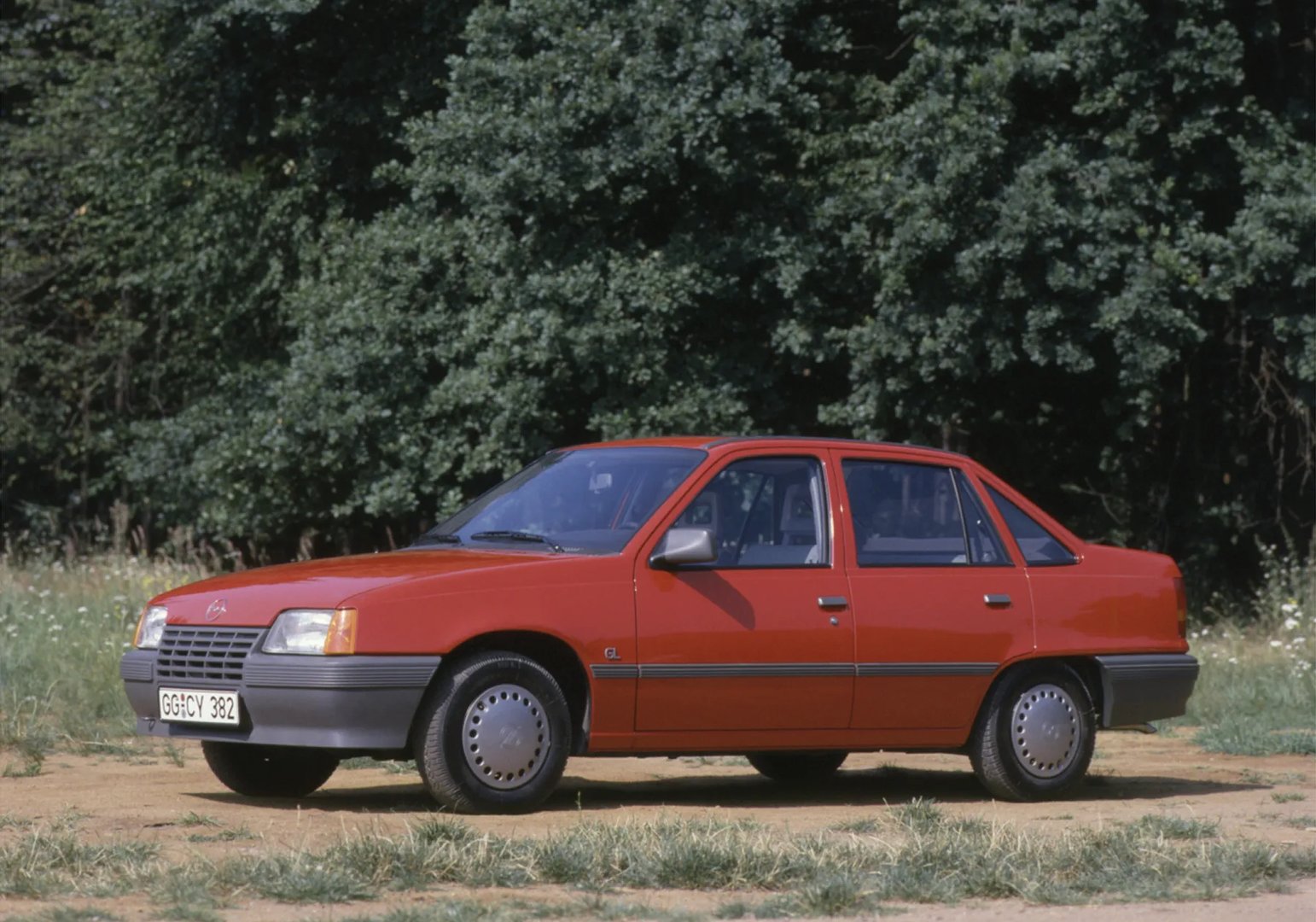 Opel_Kadett_5_generation__Sedan__11.jpg
