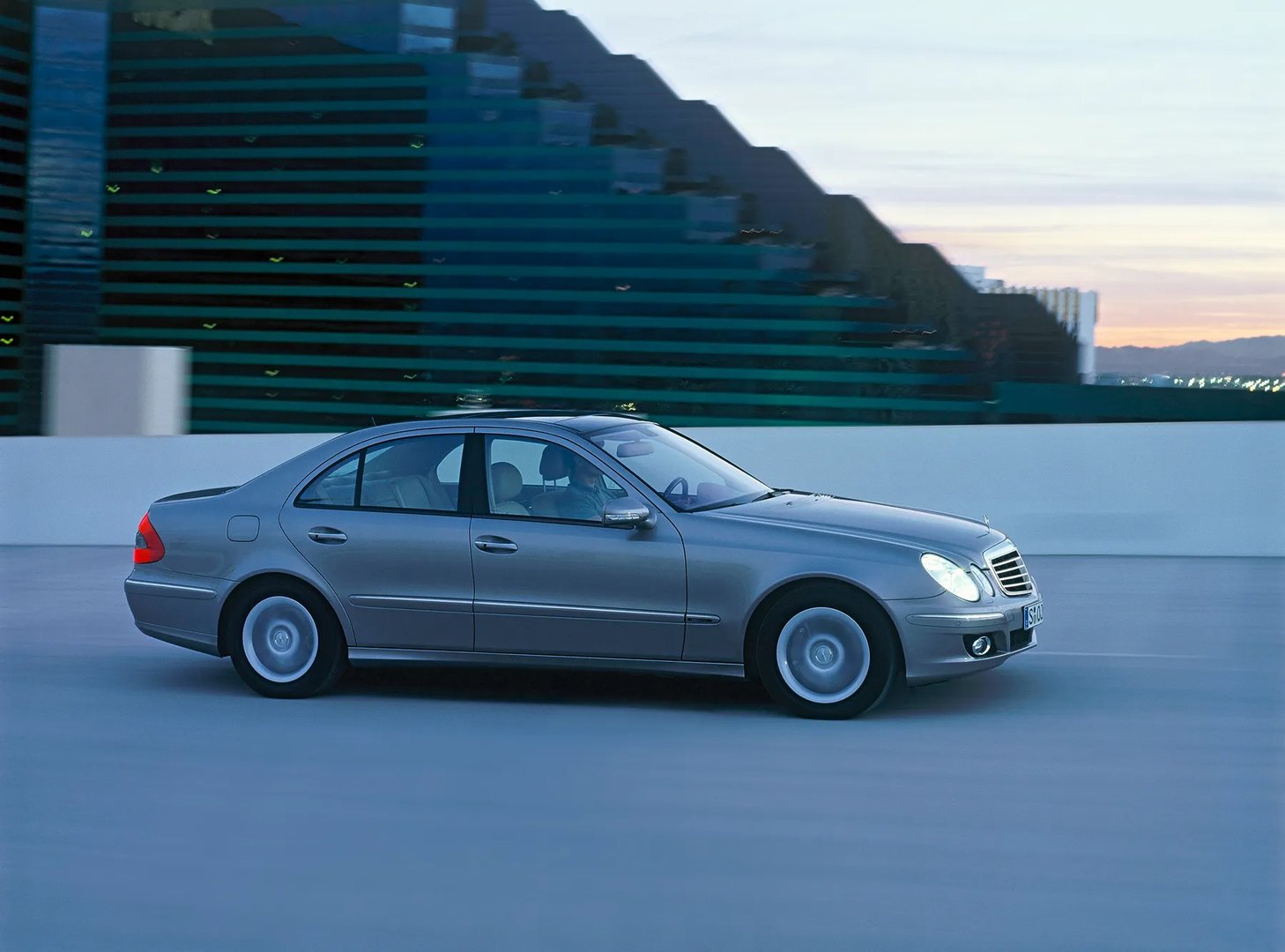 Mercedes_E-Class_3_generation_restyling__Sedan__5.jpg