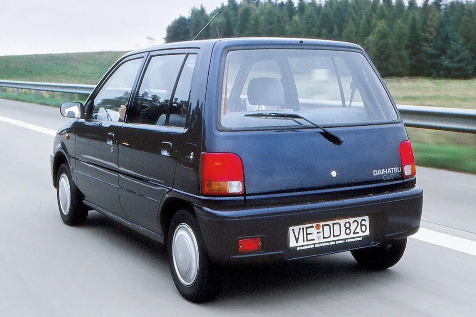 Daihatsu_Cuore_3_generation__Mini_5-doors__1.jpg
