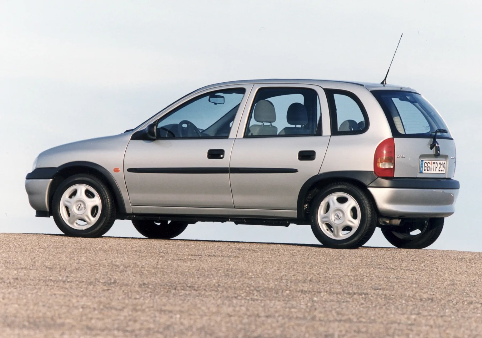 Opel_Corsa_2_generation__Mini_5-doors__2.jpg